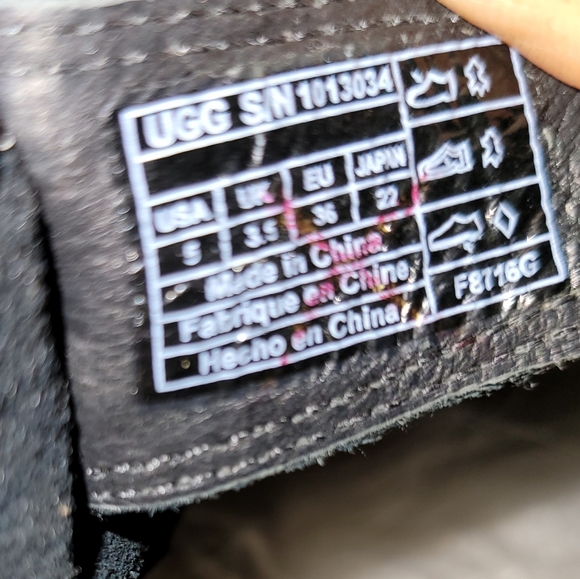 UGG Size 5 Black Leather Sneakers - Picture 7 of 7